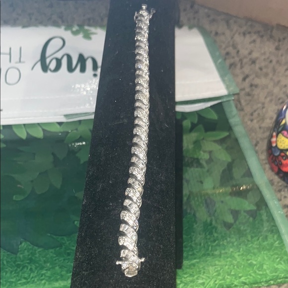 Elegant designer Sterling Silver Bracelet - Picture 1 of 8